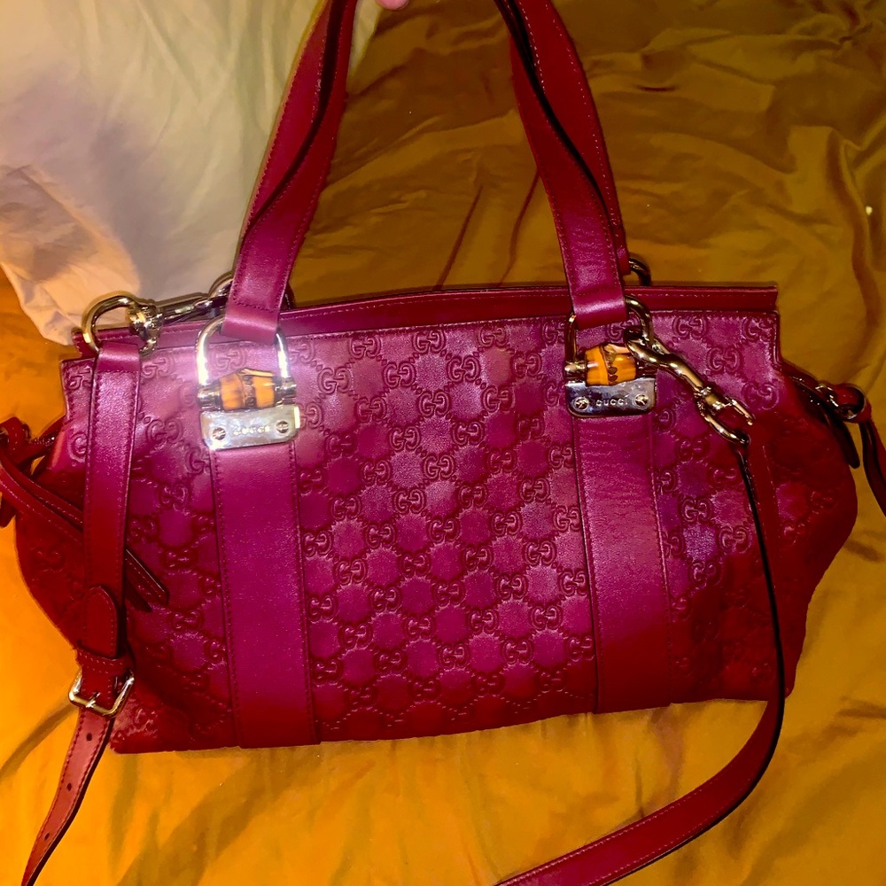 Authentic large Gucci guccissima leather purse.